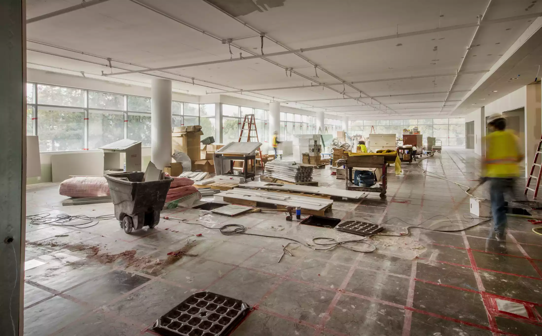 Modern office space under construction with open layout and collaborative zones.